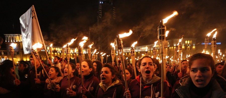 Władze Turcji usiłują zablokować koncert orkiestry symfonicznej z Drezna poświęcony pamięci Ormian zamordowanych przez Imperium Osmańskie podczas I wojny światowej. Ankara interweniowała w Brukseli, by wstrzymać dotacje dla tego projektu - pisze "Bild"