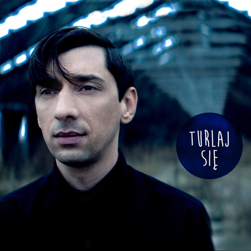 Poniżej możecie zobaczyć teledysk "Turlaj się", będący zapowiedzią nowego albumu Kovalczyka.