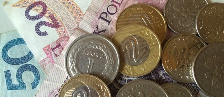 Polska waluta co raz słabsza. W poniedziałek złoty był zdecydowanie najsłabszą walutą naszego regionu – ocenił analityk Domu Maklerskiego mBanku Szymon Zajkowski. 