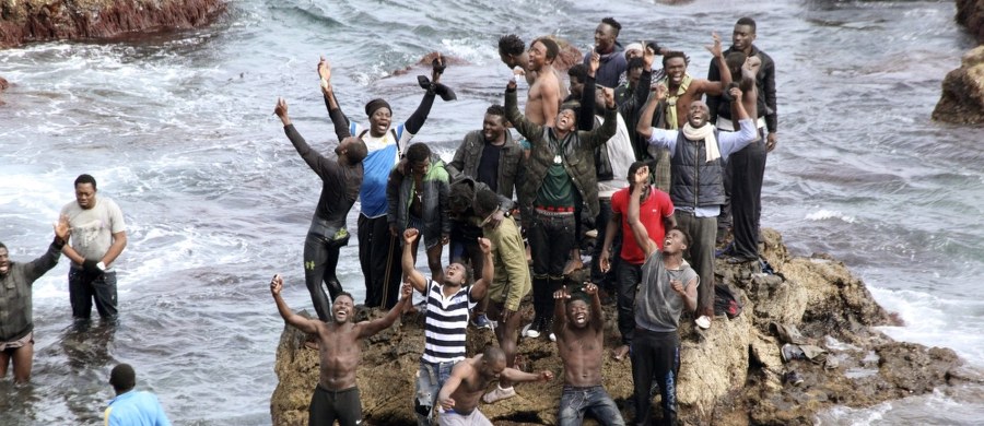 60 strażników granicznych wyjedzie do Grecji w maju, by wspomóc miejscowe służby w ochronie granic przed niekontrolowanym napływem uchodźców – dowiedział się reporter RMF FM Krzysztof Zasada. Polskie oddziały będą też wspierać Macedonię. Na kilka tygodni wyjedzie tam 30 funkcjonariuszy. 