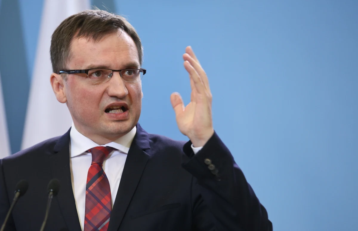 "Kara 25 lat więzienia dla Błażeja C., skazanego za zabicie studentki w Radziechowach koło Żywca (Śląskie), jest nieadekwatna do istoty popełnionego czynu i winy sprawcy" - ocenił prokurator generalny Zbigniew Ziobro. Polecił szefowi Prokuratury Regionalnej w Katowicach, by poparł apelację oskarżyciela posiłkowego, jeśli taka zostanie złożona, i domagał się dla Błażeja C. dożywocia.