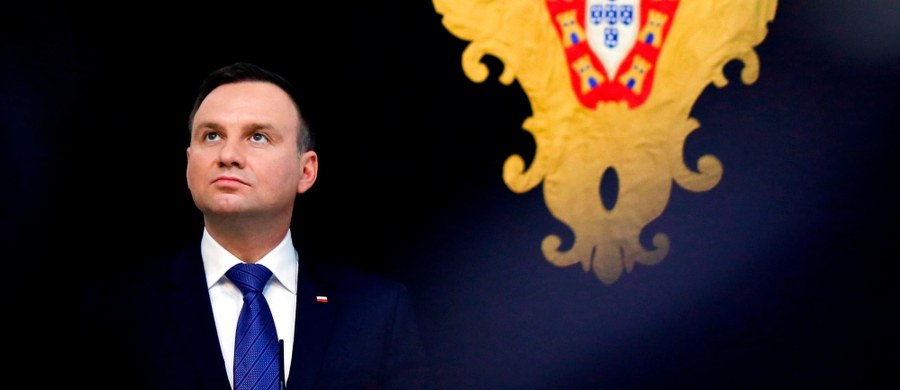 Prezydent Andrzej Duda podkreślił po rozmowie z prezydentem Portugalii Marcelo Rebelo de Sousą, że kwestia bezpieczeństwa południowej flanki NATO będzie omawiana na szczycie Sojuszu w Warszawie na równi z problemami Europy Środkowo-Wschodniej. "Partnerski dialog będzie możliwy wtedy, kiedy Rosja będzie wiedziała, że NATO jest silne i spójne, że jesteśmy razem" - dodał.