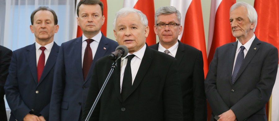 Zawiązał się komitet budowy pomników: smoleńskiego i prezydenta Lecha Kaczyńskiego - poinformował prezes PiS Jarosław Kaczyński. "Liczymy, że na 8. rocznicę tragedii smoleńskiej pomniki będą gotowe" - dodał.