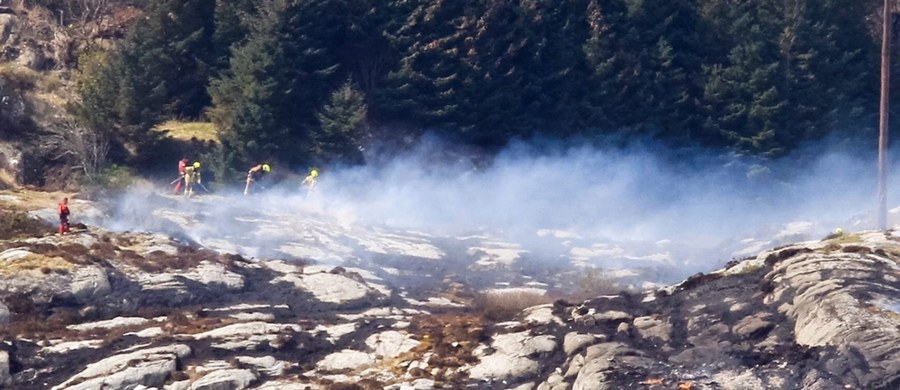 Nie odnaleziono nikogo żywego po katastrofie śmigłowca, który z 13 osobami na pokładzie rozbił się na niewielkiej wyspie Turoy w pobliżu Bergen w południowo-zachodniej Norwegii - poinformowała norweska policja. Śmigłowiec leciał do Bergen z wydobywającej ropę i gaz spod dna Morza Północnego platformy Gullfaks B. 