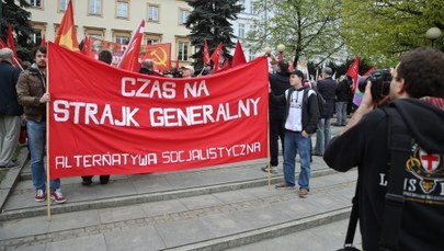 Marsze w Warszawie z okazji Święta Pracy. "Polska dla wszystkich, nie tylko dla bogatych"