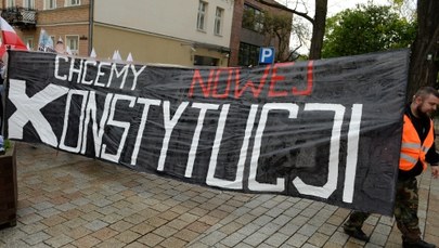 PO: Nie ma zgody na konstytucję państwa autorytarnego