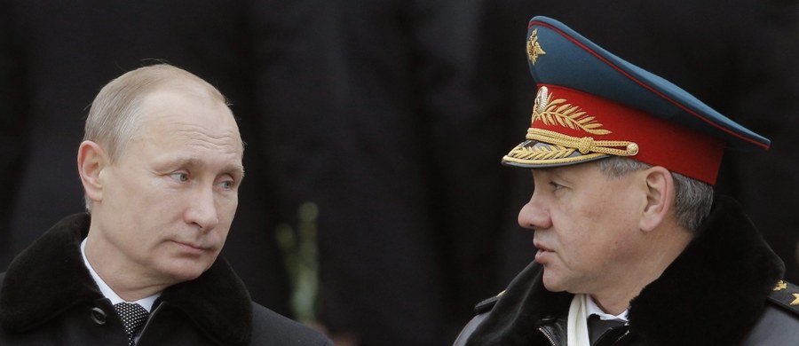 Rosja rozlokuje na rubieżach trzy nowe dywizje, by przeciwstawić się umacnianiu się u swych granic sił NATO - oświadczył minister obrony Siergiej Szojgu. Dywizje, które zostaną rozlokowane na zachodzie i na południu, zostaną sformowane do końca roku.