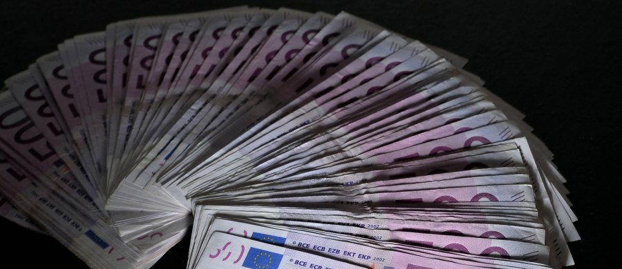 Europejski Bank Centralny (EBC) ogłosił, że od końca 2018 roku zaprzestanie emisji banknotów o najwyższym nominale, czyli 500 euro. Banknoty, które znajdują się w obiegu, zachowają ważność bezterminowo jako środek płatniczy w krajach strefy euro.