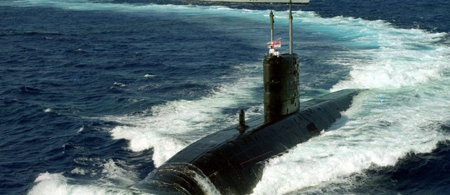 Brytyjski patrolowiec oddał strzały ostrzegawcze w kierunku okrętu hiszpańskiej Gwardii Cywilnej, który utrudniał manewrowanie wchodzącemu do portu w Gibraltarze amerykańskiemu atomowemu okrętowi podwodnemu - poinformowały brytyjskie media.