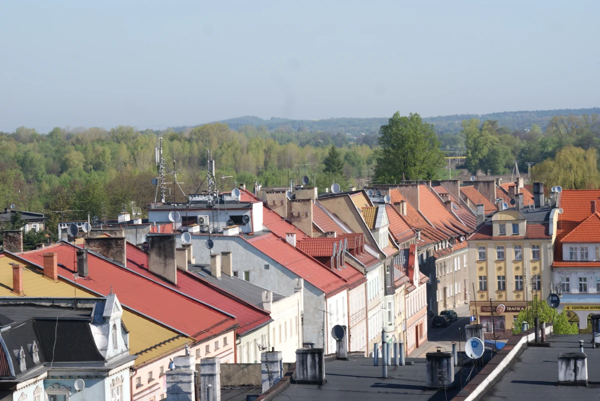 Głuchołazy na Opolszczyźnie były w sobotę Twoim Miastem w Faktach RMF FM. Licząca niespełna piętnaście tysięcy mieszkańców miejscowość leży tuż przy granicy z Czechami w otoczeniu urokliwych zakątków Sudetów. Dawne uzdrowisko znane w całej Europie  przyciąga turystów odbudowanym Parkiem Zdrojowym, historiami związanymi z czarownicami, zabytkami starego miasta i pozostałościami po kopalniach złota. 