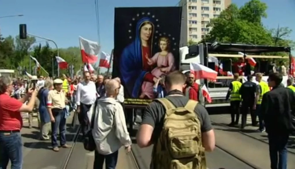 Uczestnicy manifestacji "Odwagi, Polsko!"