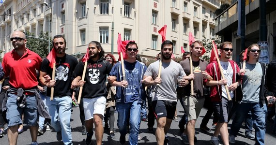 W greckim parlamencie dziś drugi i ostatni dzień debaty nad nowym pakietem oszczędności, od których międzynarodowi wierzyciele uzależniają kontynuowanie pomocy finansowej dla zadłużonej Grecji. Głosowanie planowane jest na późny wieczór.
