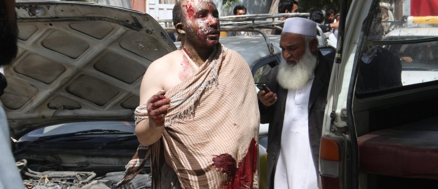 52 osoby zginęły, a 73 zostały ranne w zderzeniu dwóch autobusów z przewożącym paliwo samochodem-cysterną na przelotowej drodze w okręgu Mokor w prowincji Ghazni na wschodzie Afganistanu - poinformował rzecznik gubernatora Ghazni.