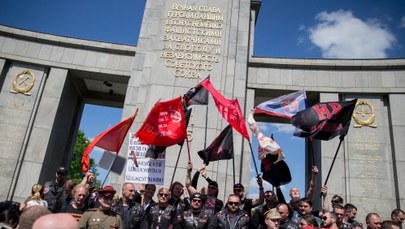 Nocne Wilki w Berlinie. Kwiaty i trzykrotne "Ura!" w hołdzie czerwonoarmistom