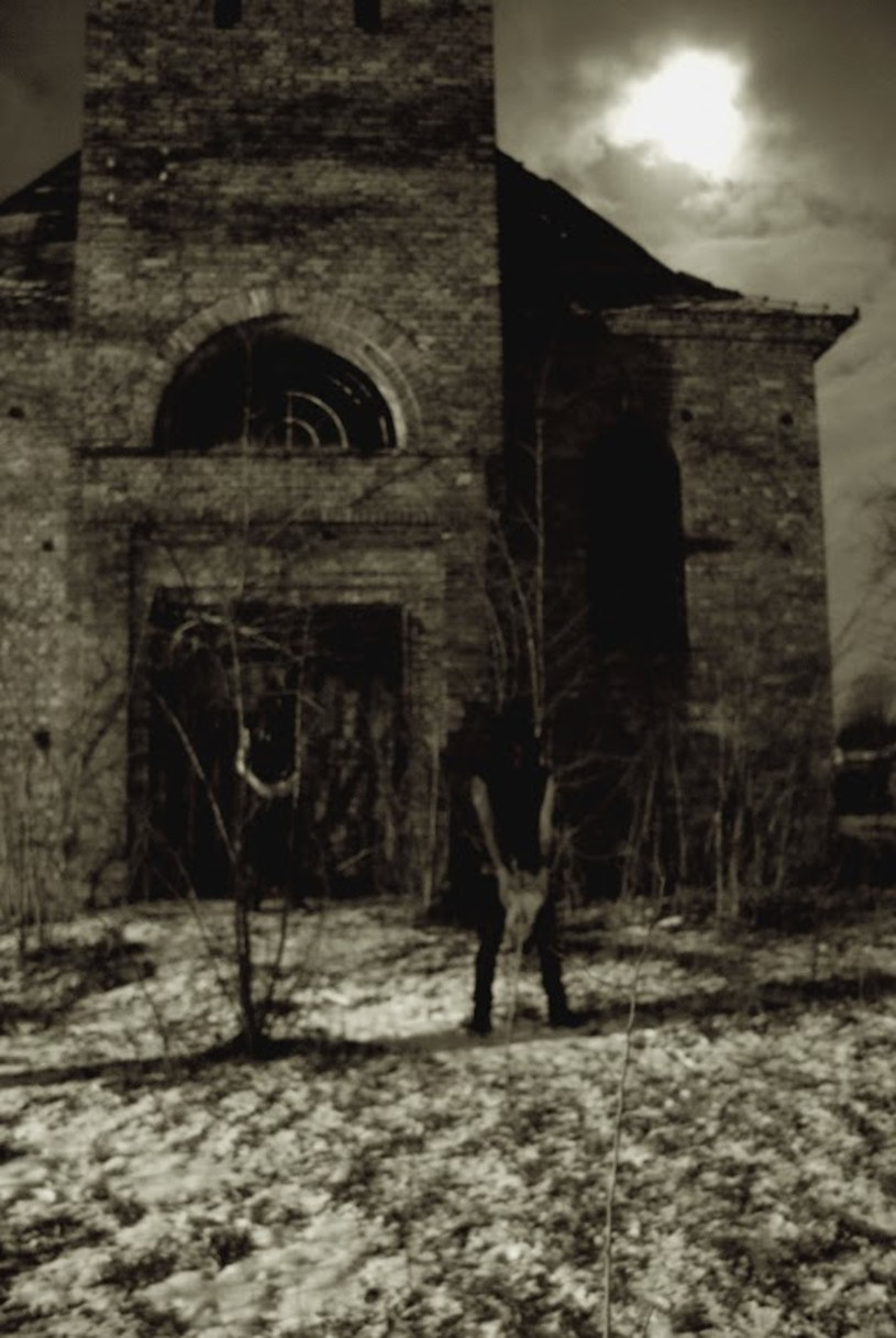 Above Aurora z Poznania przygotowała debiutancki album "Onwards Desolation".