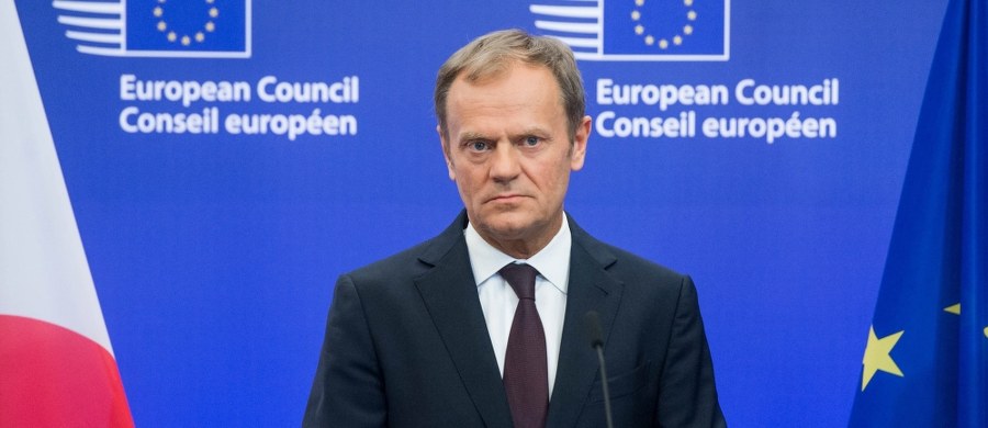 Analizując szanse Donalda Tuska na reelekcję w Brukseli, dziennik "Sueddeutsche Zeitung" pisze, że rząd w Warszawie zaczyna sobie uświadamiać, iż w sytuacji, gdy Komisja Europejska wdrożyła postępowanie, lepiej mieć w Brukseli Tuska, niż nie mieć nikogo.