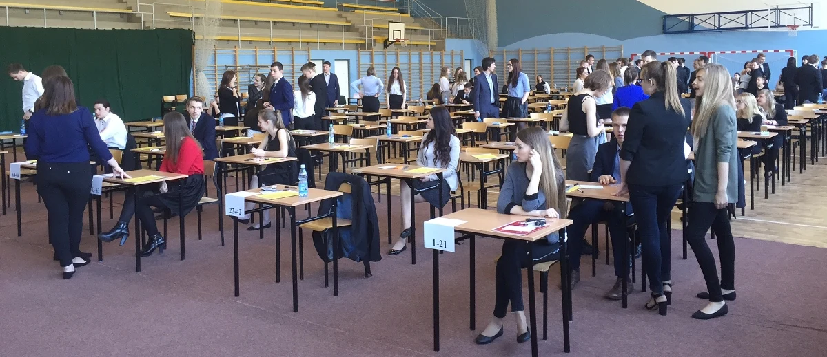 "Banał", "podejrzanie prosta" - takie głosy dominowały wśród maturzystów zdających dziś egzamin z biologii. Tuż po 11:30 dobiegła końca matura z biologii na poziomie rozszerzonym, nieco wcześniej, bo o 11 zakończyła się matura na poziomie podstawowym. 