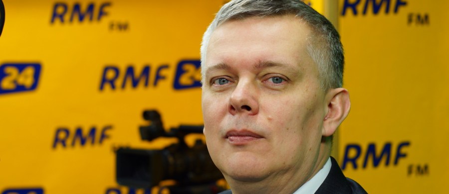 Całodniowy audyt rządów PO-PSL przedstawiony przez ministrów PiS. "Co takiego wam Polska zrobiła, że tak ją pozostawiliście bezbronną? Co takiego (…) musiało się zdarzyć w waszych głowach, że wtedy, gdy wszystko wskazywało na to, iż zbliża się (...) największe zagrożenie dla naszego kraju, to wy głosiliście bezpieczeństwo ze strony rosyjskiej (...)?" - pytał szef MON Antoni Macierewicz. "Systematycznie łamaliście prawo, systematycznie narażaliście bezpieczeństwo państwa polskiego" - mówił. Czy były minister obrony Tomasz Siemoniak ma sobie coś do zarzucenia? Zdaniem obecnego szefa MON, za czasów koalicji PO-PSL mieliśmy do czynienia nie z rządem, tylko "bezrządem". Macierewicz stwierdził również, że w momencie, kiedy obejmował resort, polska armia nie była zdolna do obrony terytorialnej Polski. Jak na takie zarzuty odpowiada Platforma Obywatelska? Jak ocenia swoje rządy? W czwartek gościem Konrada Piaseckiego w Kontrwywiadzie RMF FM będzie były wicepremier i szef MON Tomasz Siemoniak z PO.