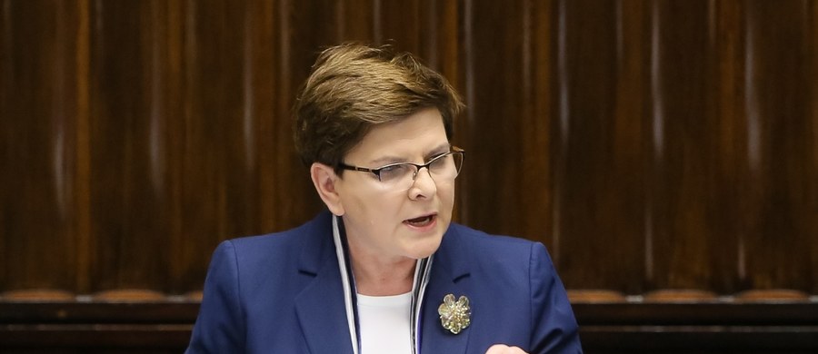 Przed godziną 1 w nocy Sejm nie zgodził się na odrzucenie przedstawionego przez Radę Ministrów raportu o rządach PO-PSL. To była bardzo długa dyskusja, ale bardzo potrzebna, bo wreszcie Polacy usłyszeli prawdę o 8 lat rządów PO-PSL  - mówiła premier Beata Szydło.