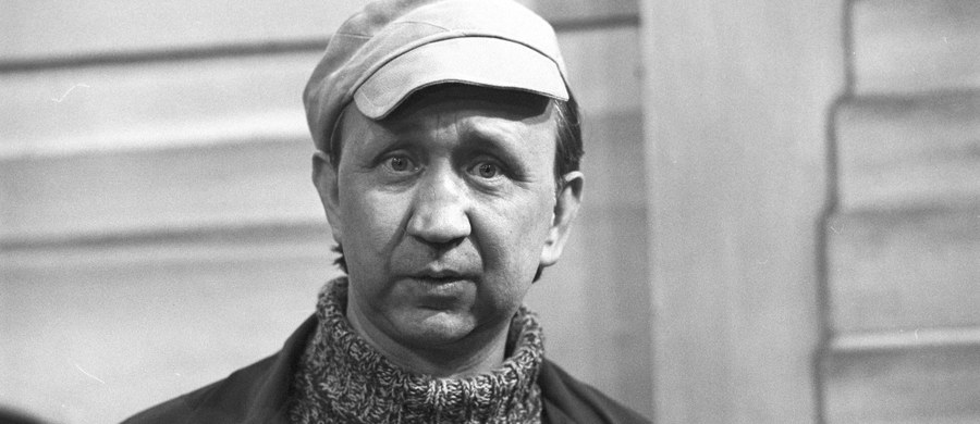 13 maja na Starych Powązkach w Warszawie zostanie pochowany Wojciech Cacko-Zagórski. Aktor znany m.in. z wyrazistych ról drugoplanowych w komediach Stanisława Barei, zmarł 29 kwietnia. Miał 88 lat.