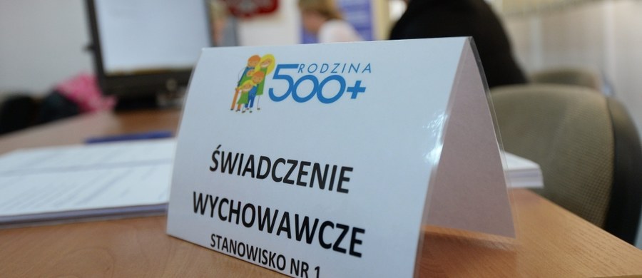 180 gmin ma potężne opóźnienia w programie "500 plus". Nie wydano tam jeszcze ani jednej decyzji o przyznaniu 500 złotych na dziecko.
