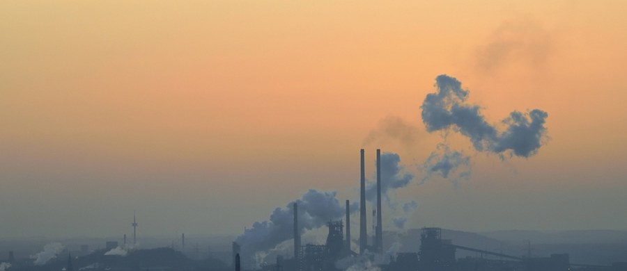 Ponad 80 proc. mieszkańców miast na całym świecie jest narażonych na zanieczyszczenie powietrza, przekraczające normy WHO - ostrzegła Światowa Organizacja Zdrowia. Eksperci podkreślają, że najgorsza sytuacja jest w najuboższych miastach.