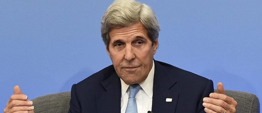 Zwolniono dowódcę dziesięciu amerykańskich marynarzy, którzy w styczniu na kilkanaście zostali zatrzymani przez Gwardię Rewolucyjną za naruszenie wód terytorialnych Iranu. Informację podała marynarka wojenna Stanów Zjednoczonych.
Decyzję o zwolnieniu Erica Rascha, naczelnego dowódcy, tłumaczono utratą zaufania. 