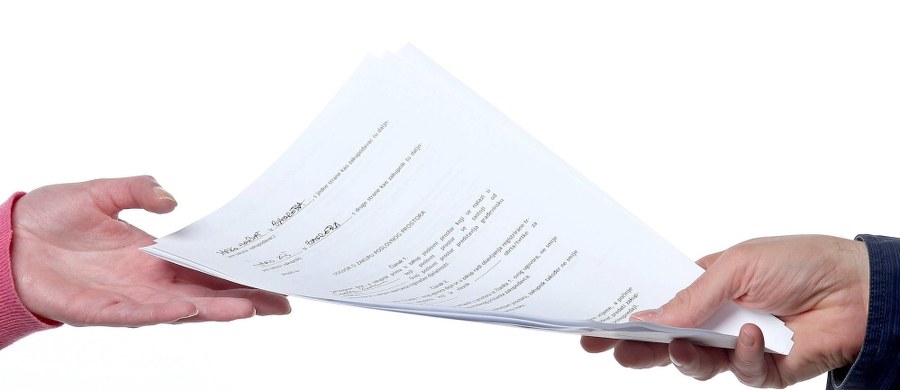 Sejm przyjął nowelizację, w wyniku której do kodeksu pracy wprowadzono obowiązek pisemnego zawarcia umowy o pracę lub potwierdzenia na piśmie jej warunków przed podjęciem pracy. Zmiana ma wejść w życiu od 1 września 2016 roku. 