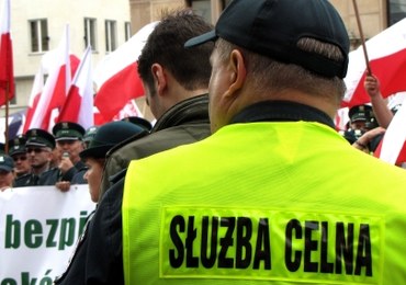 Celnicy protestują w Warszawie. "Minister finansów hamulcem dobrej zmiany"