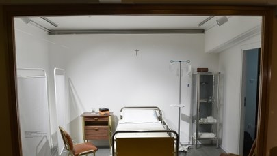Pokój Jana Pawła II z kliniki Gemelli odtworzony w Wadowicach