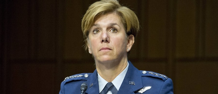 Generał Lori Robinson to pierwsza kobieta w historii, która obejmie dowództwo grupy Północ w siłach zbrojnych USA. Odpowiada ono za obronę przed atakami z lądu, powietrza i morza kontynentu północnoamerykańskiego.
