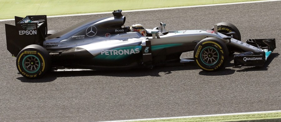 Broniący tytułu Brytyjczyk Lewis Hamilton z zespołu Mercedes wygrał w Barcelonie kwalifikacje do niedzielnego wyścigu Formuły 1 o Grand Prix Hiszpanii. Drugie miejsce wywalczył lider klasyfikacji generalnej Niemiec Nico Rosberg (Mercedes GP), a trzecie Australijczyk Daniel Ricciardo z teamu Red Bull.