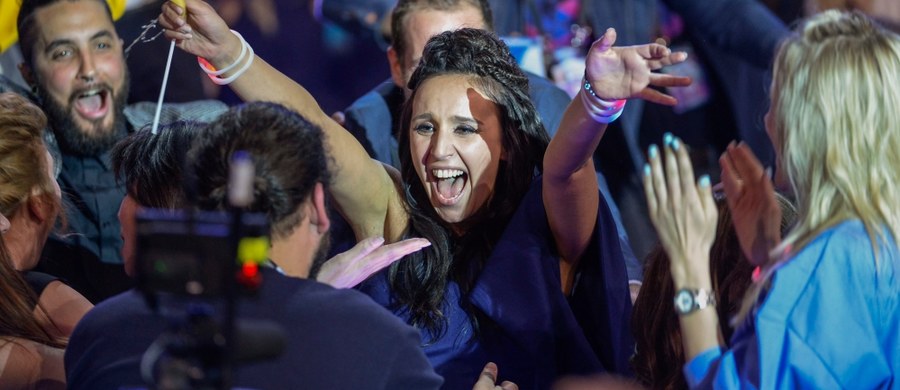 Ukraina i krymscy Tatarzy euforycznie zareagowali na zwycięstwo piosenkarki Jamali w finale 61. konkursu Eurowizji w Sztokholmie. Sukces Ukrainki narodowości tatarskiej jest w niedzielę tematem numer jeden w mediach i sieciach społecznościowych.