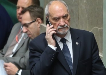 List byłych szefów MON. "Antoni Macierewicz nie powinien dłużej sprawować urzędu"