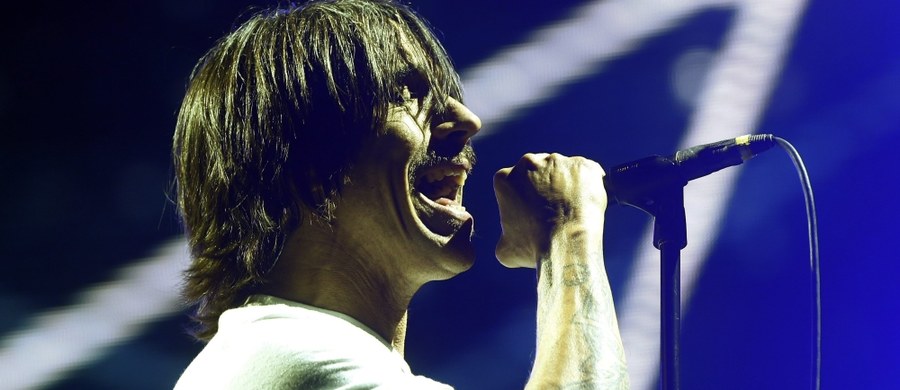 Anthony Kiedis – wokalista zespołu Red Hot Chili Peppers został przewieziony do szpitala. Z tego powodu odwołany został występ grupy w Irvine w Kalifornii. 