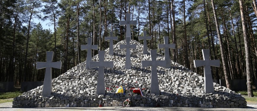 Prezydent Ukrainy Petro Poroszenko uczcił pamięć ofiar represji politycznych, pochowanych na leśnym cmentarzysku w Bykowni pod Kijowem. Szef państwa złożył hołd spoczywającym tam Polakom z listy katyńskiej.