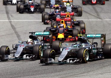 F1 w Barcelonie: Kraksa Hamiltona i Rosberga, najmłodszy zwycięzca w historii [FILM]