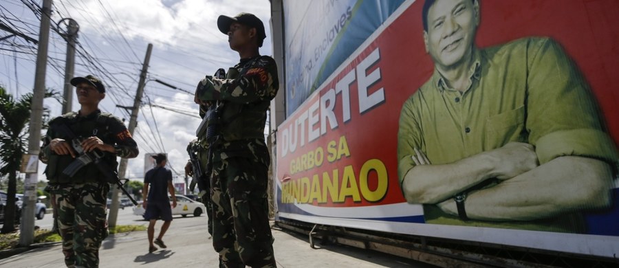 Nowy prezydent Filipin Rodrigo Duterte zapowiedział, że będzie dążył do przywrócenia kary śmierci. Zezwoli też siłom bezpieczeństwa na "strzelanie aby zabić" wobec najgroźniejszych przestępców. Wśród zapowiedzi znalazła się również obietnica poprawa stosunków z Chinami.