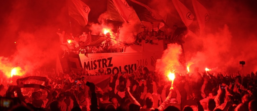 11 osób zatrzymanych osób – to rezultat świętowań kibiców Legii po zdobyciu przez ich drużynę mistrzostwa Polski. Piłkarze tego klubu sięgnęli po 11. tytuł w historii.