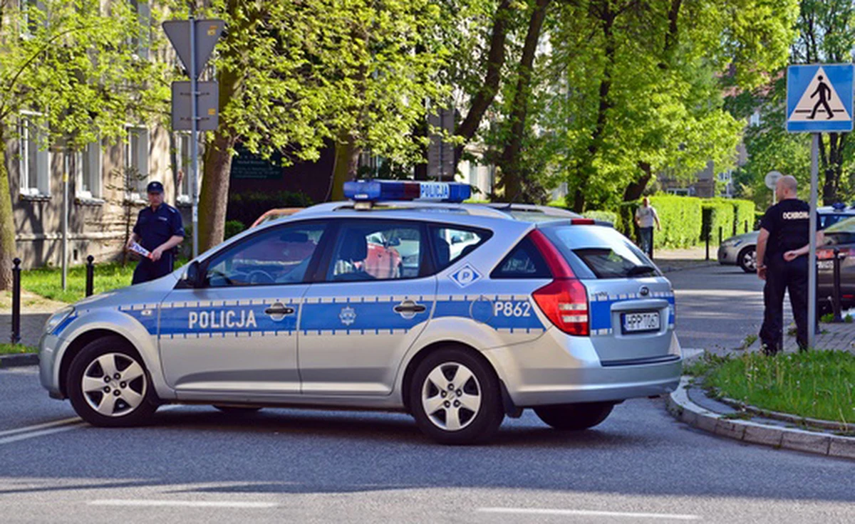 Sekcja zwłok wyjaśni przyczynę śmierci 37-latka, który zmarł w poniedziałek nad ranem na stacji benzynowej przy ulicy Połczyńskiej w Warszawie. Wcześniej mężczyzna awanturował się z obsługą. Musiała interweniować policja. 