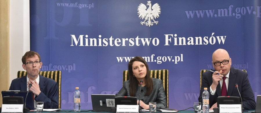 Międzynarodowy Fundusz Walutowy ostrzega Polskę przed ryzykowną polityką, która może zaszkodzić gospodarce. Ekonomiści Fundusz przedstawili dziś raport ze swojej wizytacji w Polsce. 