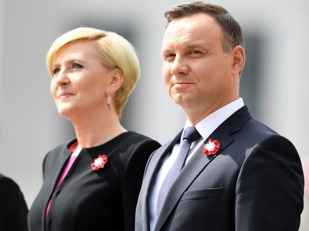 Prezydent Andrzej Duda - zdaniem ankietowanych - godnie reprezentuje Polskę