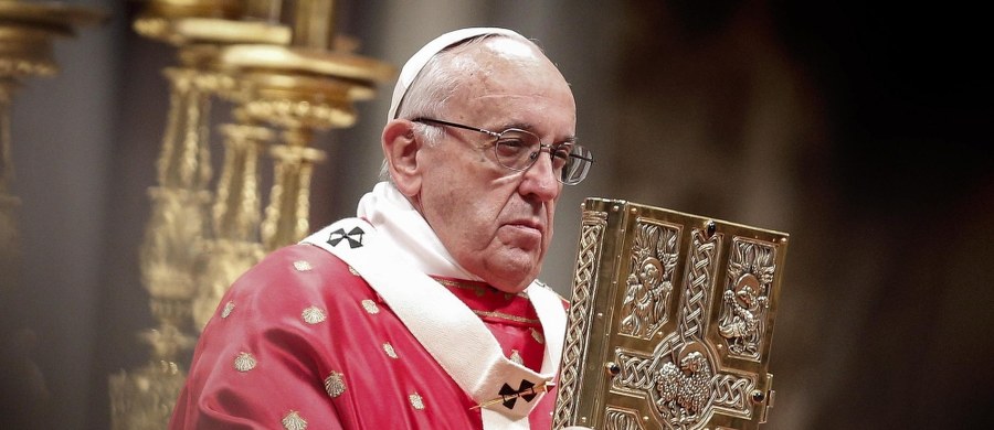 "Waszą refleksję obejmuje także sprawa, która dotyczy zarządzania strukturami i dobrami ekonomicznymi" - tymi słowami papież zwrócił się do kapłanów. Franciszek otworzył w poniedziałek Watykanie sesję plenarną Konferencji Episkopatu Włoch, poświęconą między innymi odnowie duchowieństwa. 