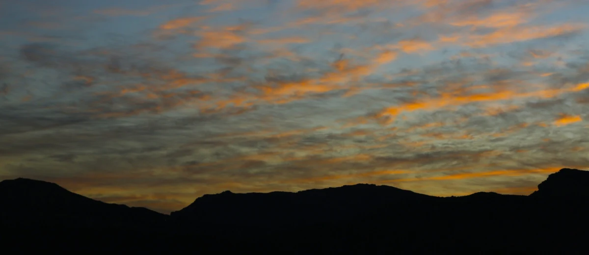 Pogoda w ostatnich dniach mocno dała się nam we znaki. Najbardziej dokuczyło zimno i opady deszczu. Na szczęście synoptycy mają dla nas bardzo dobre wiadomości. Wkrótce poczujemy smak lata! Z każdym kolejnym dniem ma być nie tylko bardziej słonecznie, ale i znacznie cieplej. W czwartek na termometrach zobaczymy nawet do 21 stopni Celsjusza, a w niedzielę nawet do 27 stopni Celsjusza!