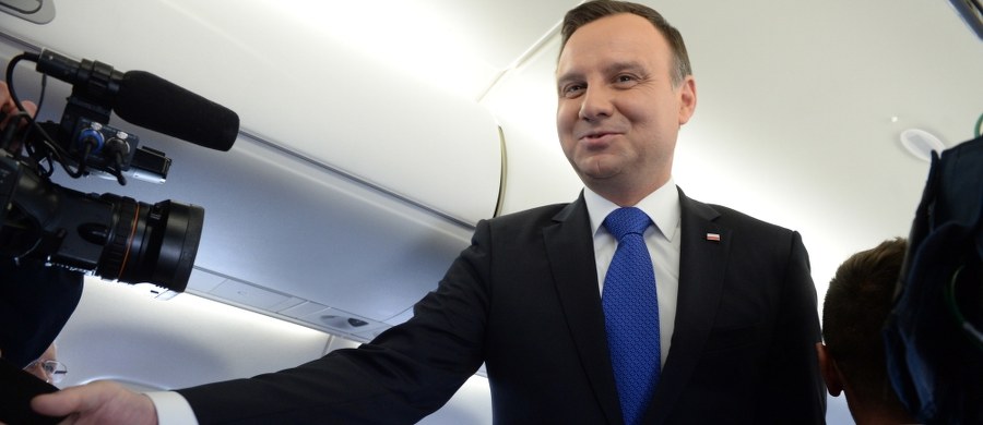 50 proc Polaków w maju było zadowolonych z prezydentury Andrzeja Dudy, krytykuje ją 39 proc. - wynika z sondażu CBOS. O pracy posłów dobrze mówi 59 proc. badanych, 24 proc - źle; to najgorsza ocena Sejmu w tej kadencji. Zarówno oceny prezydenta jak i TK pozostają stabilne.