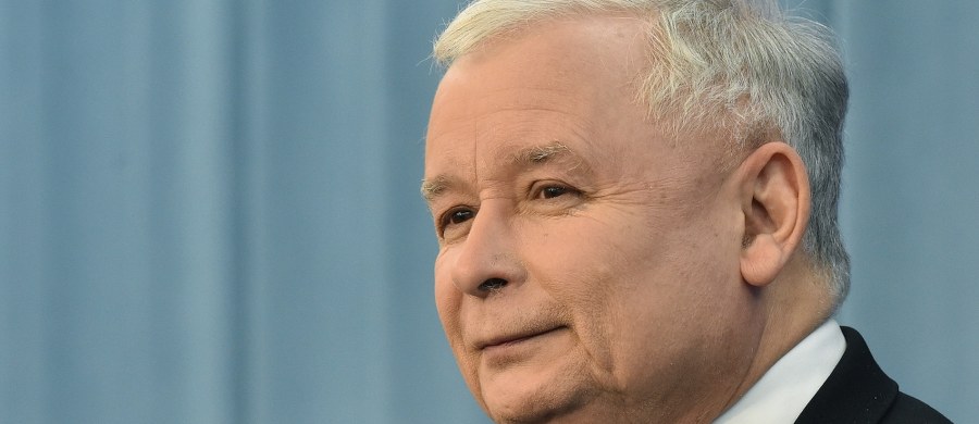 W krótkim czasie powinny się rozpocząć prace nad ustawą o TK w oparciu o projekty PiS i PSL - zapowiedział po spotkaniu u marszałka Sejmu prezes PiS Jarosław Kaczyński. Jak podkreślił, będzie to rozwiązanie przejściowe. Projekt ostatecznej ustawy mają bowiem przygotować eksperci. 