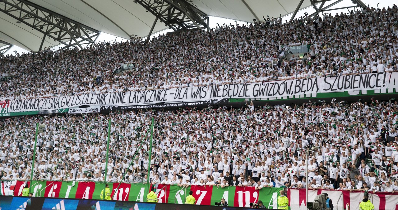 Zarząd TVN S.A. podjął decyzję o zakończeniu wszelkich form współpracy z klubem Legia Warszawa - poinformowano w oświadczeniu. To efekt wywieszenia przez kibiców skandalicznego transparentu podczas meczu piłkarskiej ekstraklasy Legia - Piast (4:0) 8 maja.