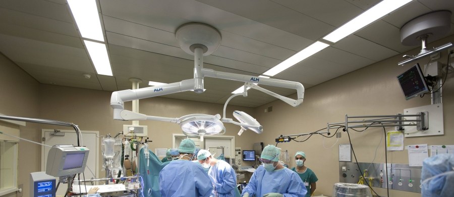 "Zbigniew Ziobro powołał zespoły śledczych do spraw błędów medycznych" - pisze w środowym wydaniu "Dziennik Polski". "Lekarze obawiają się, że osłabi to zaufanie pacjentów do placówek służby zdrowia" - zauważa gazeta. 