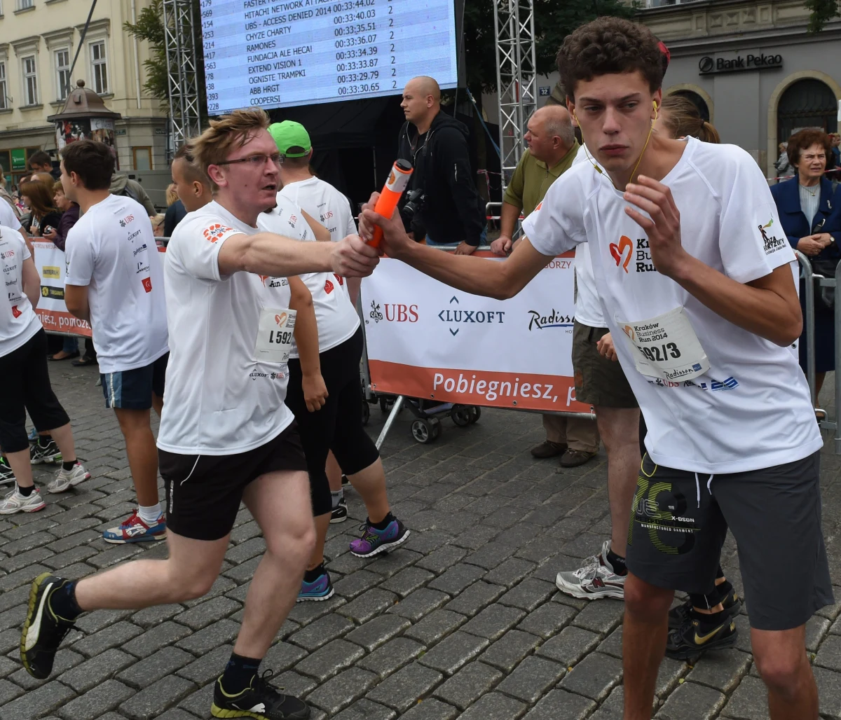 24 maja dokładnie w południe ruszy rejestracja drużyn do charytatywnego biegu biznesowego Kraków Business Run 2016. Na liście startowej znajdzie się aż pięć tysięcy osób, które przekazując pałeczkę swoim kolegom z zespołu, zmienią życie między innymi Agnieszki i Rafała.