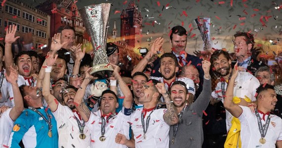 Piłkarze Sevilli pokonali Liverpool 3:1 w finale Ligi Europejskiej w Bazylei i sięgnęli po to trofeum po raz trzeci z rzędu. Cały mecz w barwach hiszpańskiego zespołu rozegrał Grzegorz Krychowiak.
